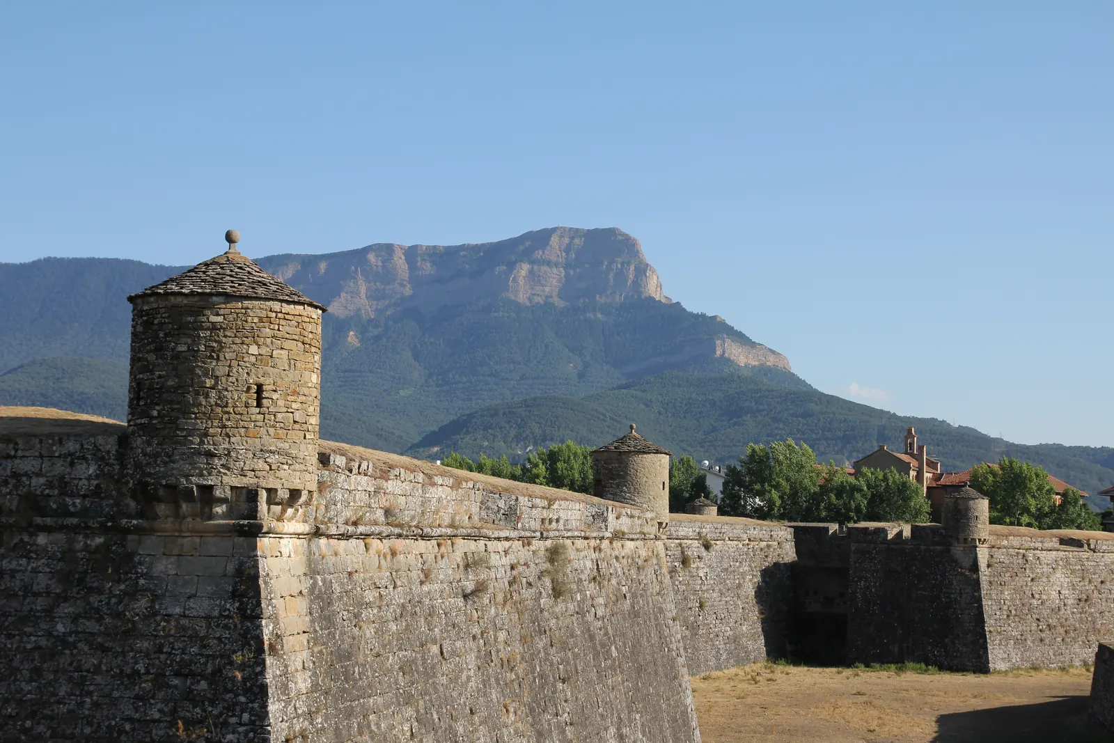 Ciudadela de Jaca vista desde el exterior.